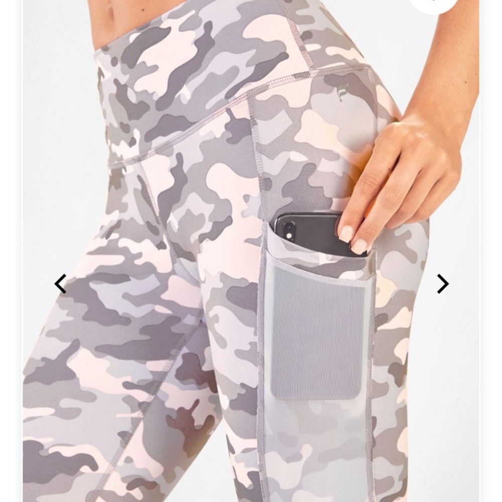 Size small pink camo pocket capris